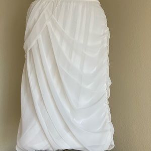 Joseph Ribkoff chiffon polyester skirt.